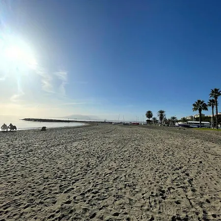Brandnew Beachfront 公寓